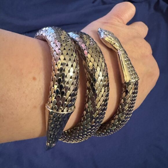 Stunning Scaled Snake Spiral Bracelet [Jewelry 068] - Picture 2 of 6